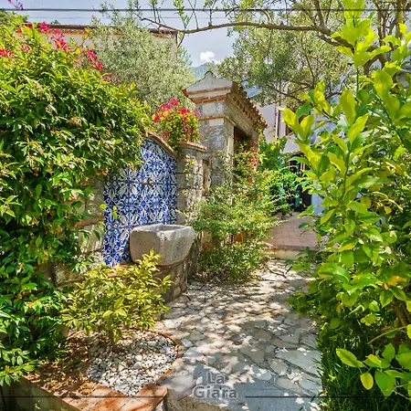 La Giara Bed & Breakfast 4*