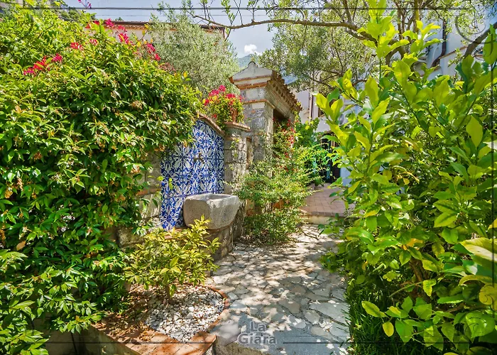 La Giara Bed & Breakfast 4*